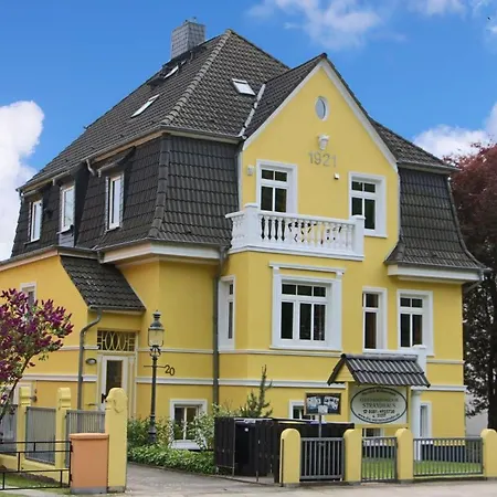 Strandhaus/stranddistel * Rostock